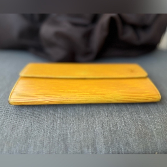 Louis Vuitton Epi long wallet - Picture 10 of 14